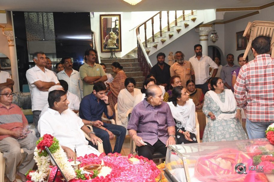 Celebrities-Pay-Homage-to-Vijaya-Nirmala-Garu